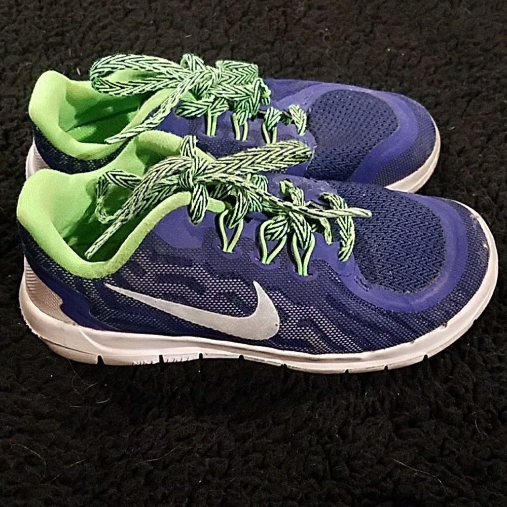 Gently worn little boys nike free 5.0